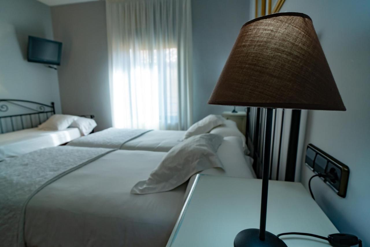 Hotel Alfonso IX (Adults Only) Caces Zewnętrze zdjęcie