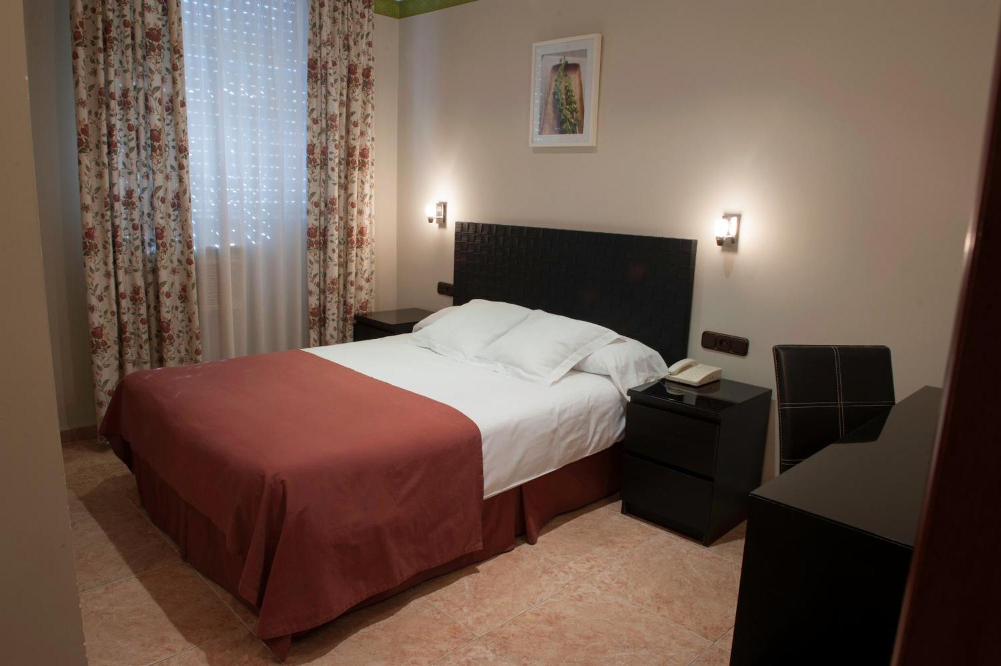 Hotel Alfonso IX (Adults Only) Caces Zewnętrze zdjęcie