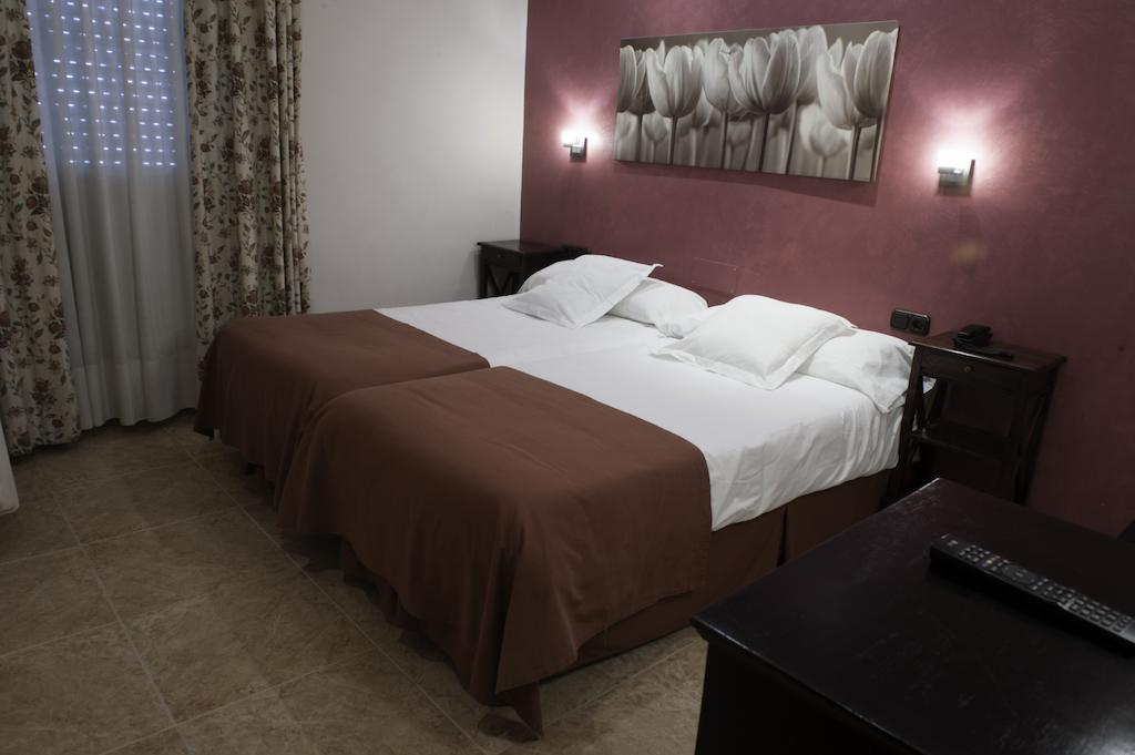 Hotel Alfonso IX (Adults Only) Caces Zewnętrze zdjęcie