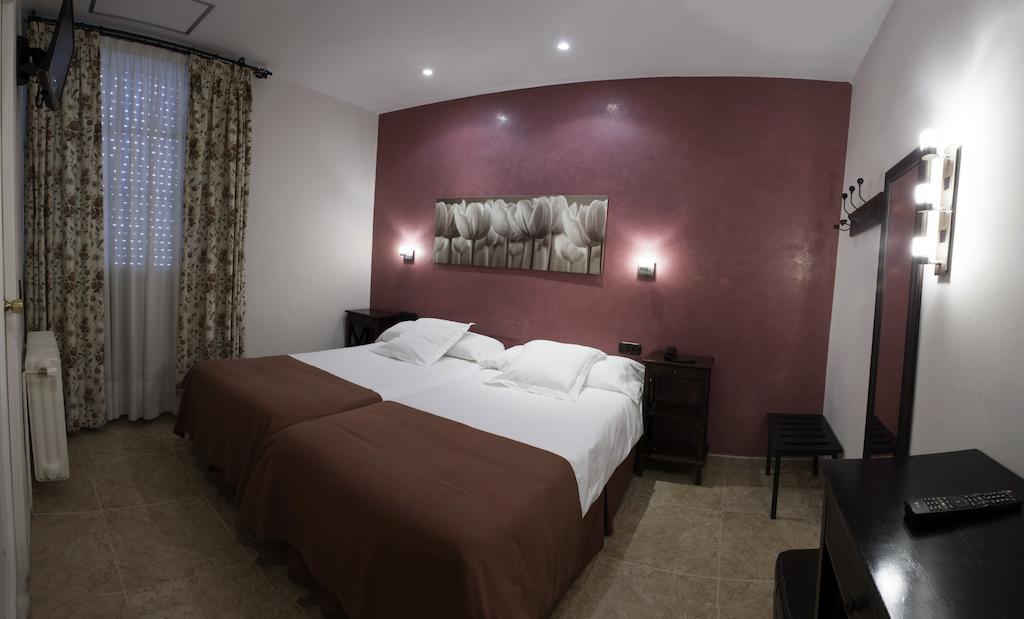 Hotel Alfonso IX (Adults Only) Caces Zewnętrze zdjęcie